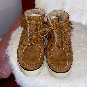 💥UGG💥Ariani 3319 Chestnut Fringe Suede Sneaker